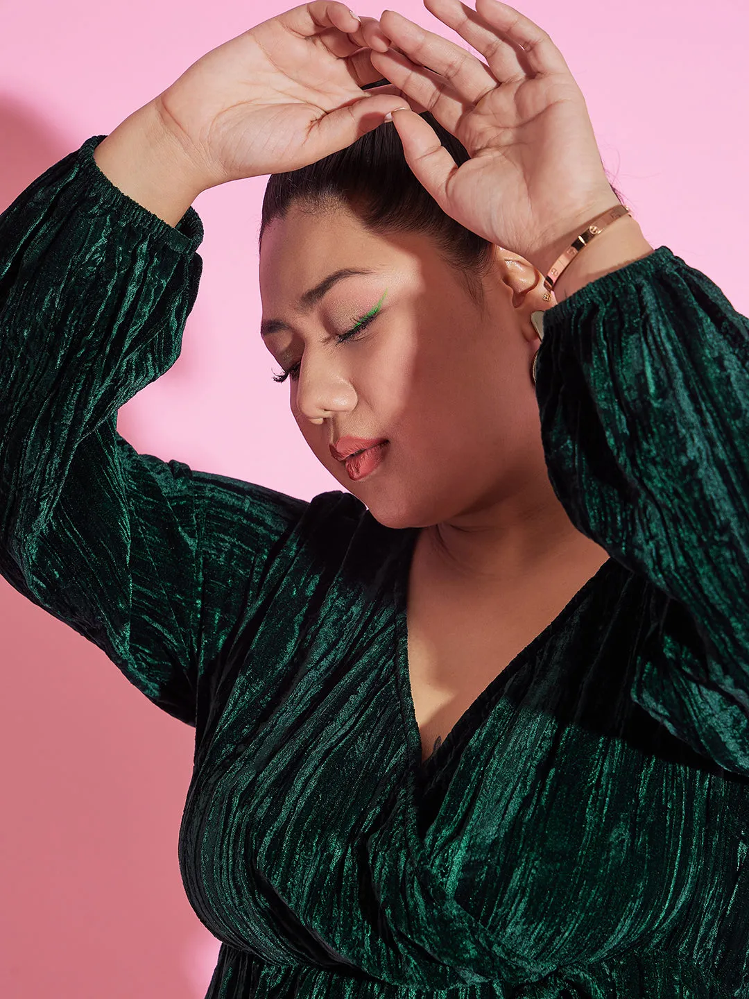 Berrylush Women Plus Size Solid Green V-Neck Lantern Sleeve Front Tie-Up Velvet Knitted Regular Top