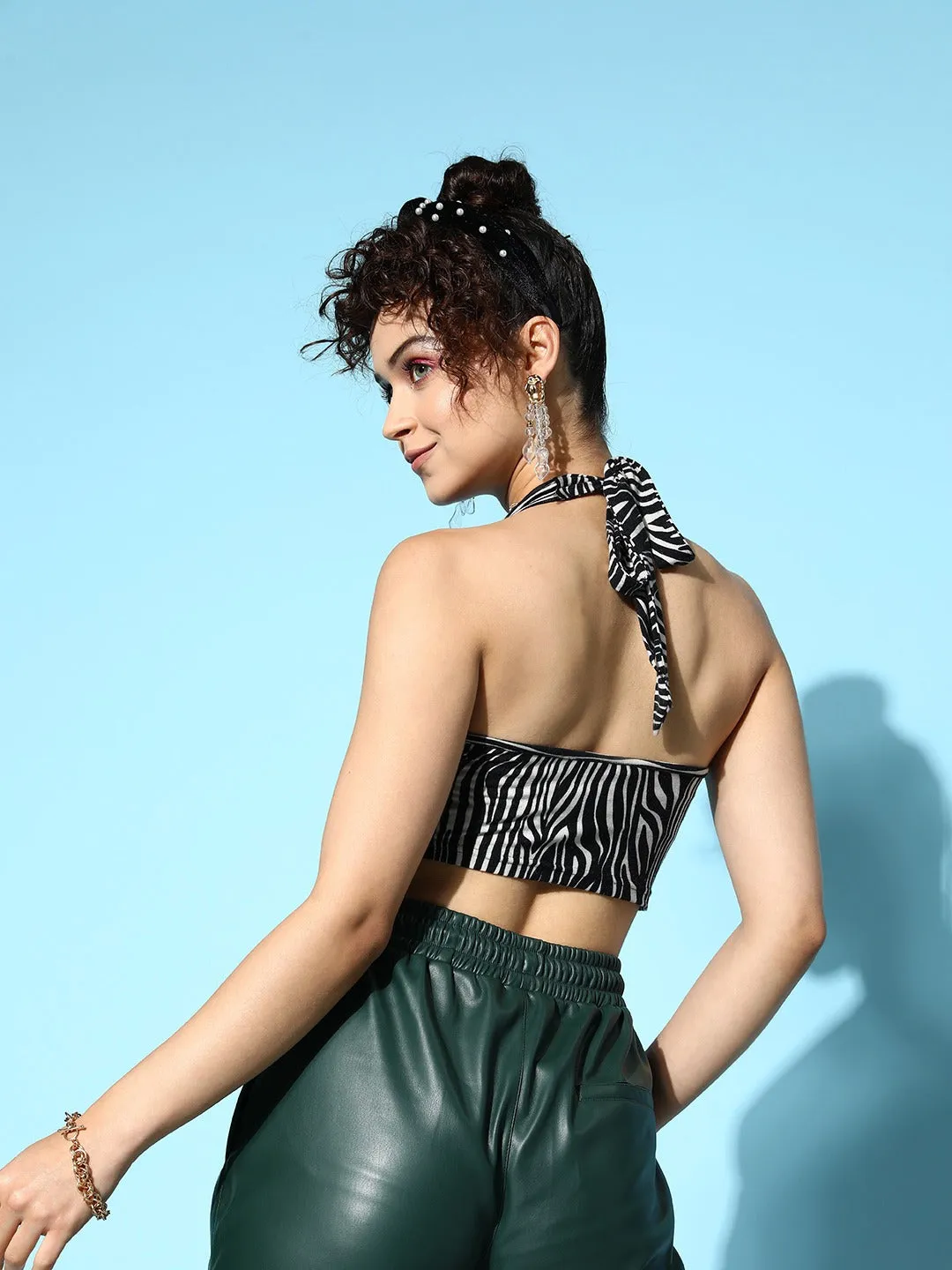 Berrylush Women White & Black Animal Print Halter Neck Sleeveless Tie-Up Backless Cotton Cropped Top